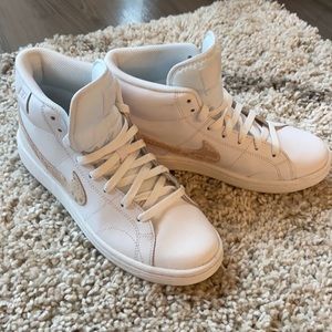 Women’s size 7 Nike Court Shoe